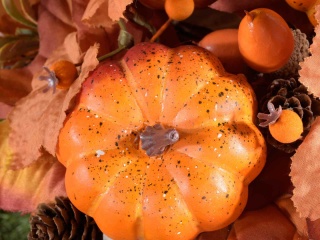 668 GAŁĄZKA DEKORACYJNA Z DYNIĄ JESIENNE LIŚCIE