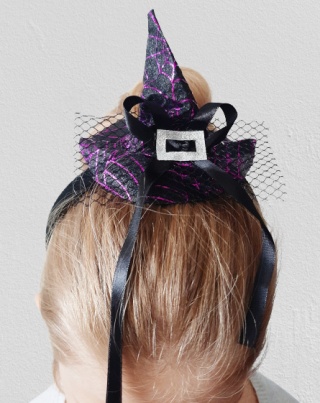 OPASKA Z CZARNO-FIOLETOWYM KAPELUSZEM CZAROWNICY HALLOWEEN