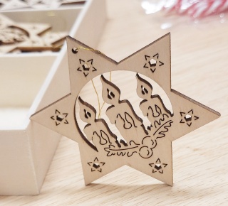 11 ZAWIESZKA CHOINKOWA Z DREWNA GWIAZDA Z WYCINANYM WZOREM