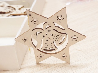 10 ZAWIESZKA CHOINKOWA Z DREWNA GWIAZDA Z WYCINANYM WZOREM