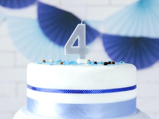 SREBRNA ŚWIECZKA URODZINOWA CYFRA 4