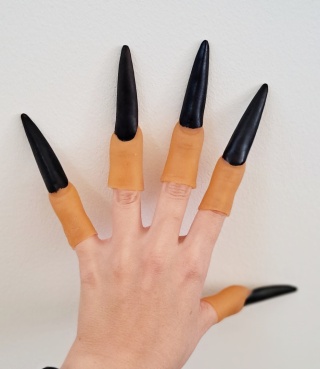 SZTUCZNE PALCE Z CZARNYMI PAZURAMI NAKŁADKI SZPONY