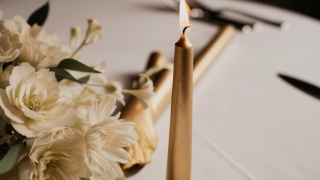 ŚWIECA STOŻKOWA ZŁOTA METALIZOWANA 24cm 1szt. ŚWIECA STOŁOWA