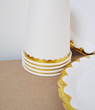 KUBECZKI PAPIEROWE BIAŁE ZE ZŁOCENIEM 6szt. KUBECZKI JEDNORAZOWE 18cm