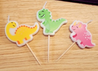 ŚWIECZKI DINOZAURY KOLOROWE 5szt. DINO PARTY
