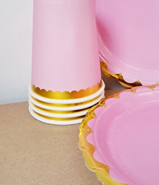 TALERZYKI PAPIEROWE RÓŻOWE ZE ZŁOCENIEM 6szt. TALERZYKI JEDNORAZOWE 18cm