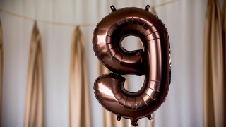 BALON FOLIOWY CYFRA 9 MOCCA DUŻA 86cm SATYNOWY BRĄZ