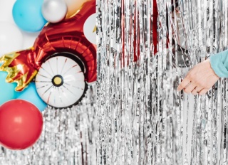 KURTYNA DEKORACYJNA SREBRNA 200x100cm GLAMOUR PARTY