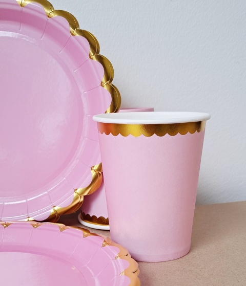 TALERZYKI I KUBECZKI RÓŻOWE Z FALBANKĄ ZESTAW DLA 6os.