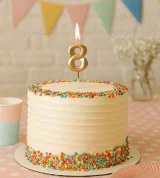 ŚWIECZKA CYFRA 8 ZŁOTA 5cm JASNE ZŁOTO ŚWIECZKA NA PIKU