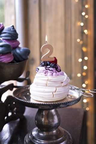 ŚWIECZKA URODZINOWA CYFRA 2 RÓŻOWE ZŁOTO 4,5cm ELEGANCKA ŚWIECZKA