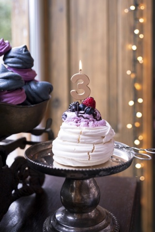 ŚWIECZKA URODZINOWA CYFRA 3 RÓŻOWE ZŁOTO 4,5cm ELEGANCKA ŚWIECZKA