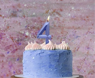 ŚWIECZKA CYFRA 4 NIEBIESKA 7,5cm METALICZNY GRANAT OMBRE