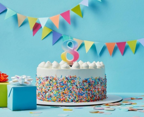 TĘCZOWA ŚWIECZKA CYFRA 8 KOLOROWA 8cm PASTELOWE OMBRE