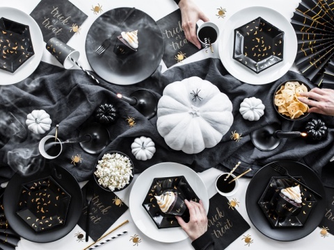 PAPIEROWE TALERZYKI NA HALLOWEEN 6szt. CZARNE TALERZYKI TREACK OR TREAT