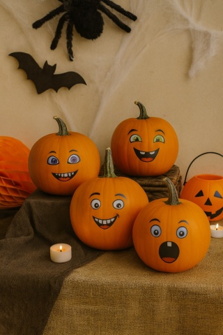 ZABAWNE NAKLEJKI NA DYNIE 4 zestawy DEKORACJE NA HALLOWEEN