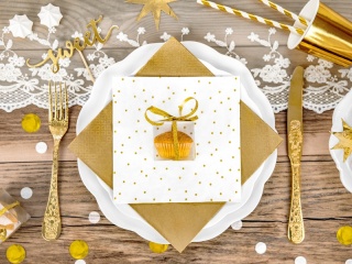 BIAŁE SERWETKI W ZŁOTE KROPKI 20szt. 33x33cm TRÓJWARSTWOWE