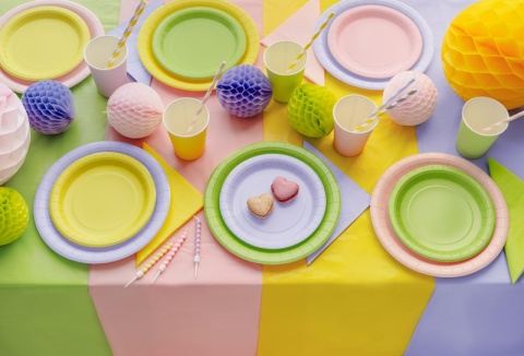 JASNOZIELONY OBRUS CERATKA 137x183cm WIELORAZOWY