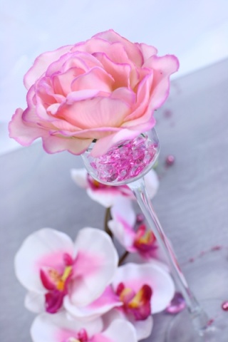 RÓŻOWE KRYSZTAŁOWE DIAMENCIKI 100szt. KRYSZTAŁOWE KONFETTI